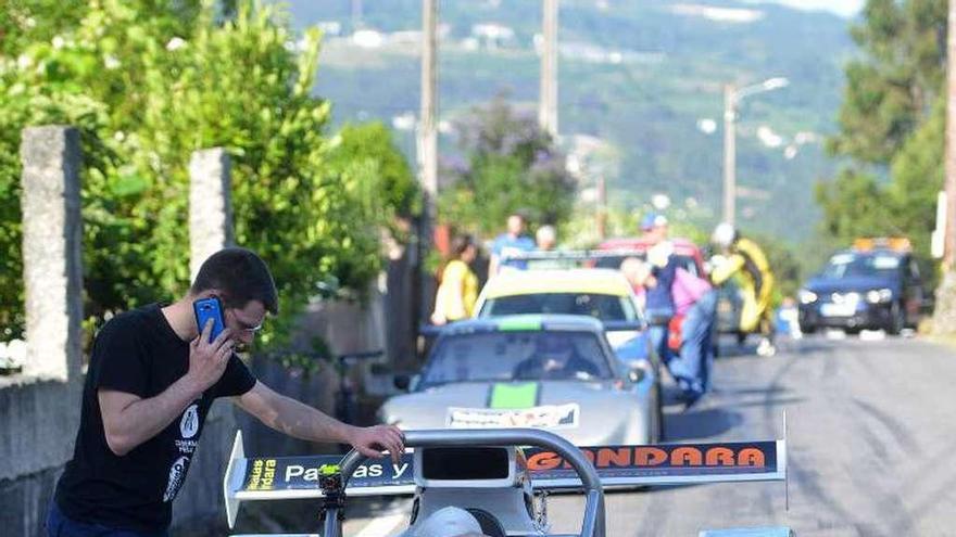 Los pilotos preparados para tomar la salida en Marcón. // G. Santos