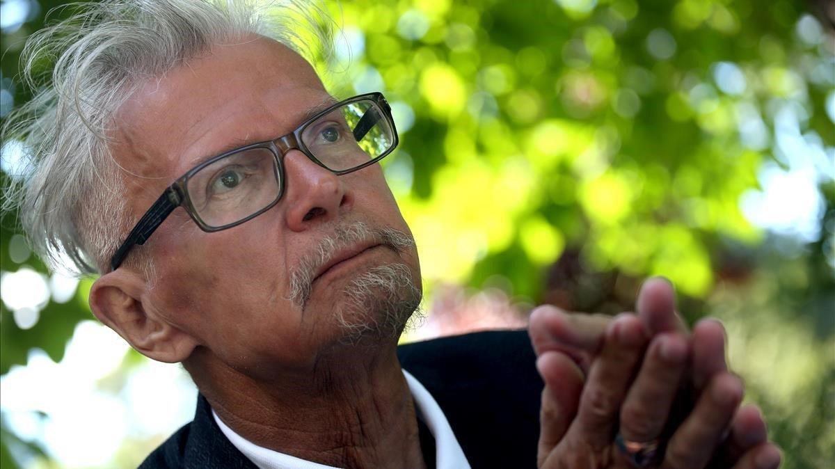 El escritor y político Eduard Limónov, en la Feria de Libro de Madrid, este viernes. El escritor y político Eduard Limónov, en la Feria de Libro de Madrid, este viernes.