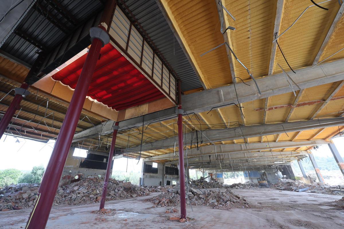 Galería de fotos del derribo de la mítica discoteca Pirámide en Cabanes