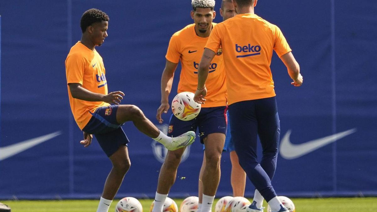Ansu Fati durant l’entrenament del Barça d’ahir. | EFE