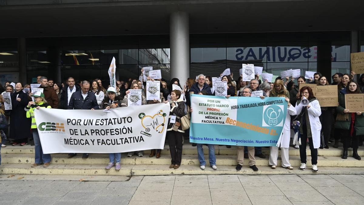 Tercer día de huelga de médicos en Aragón y nueva protesta ante el Departamento de Sanidad