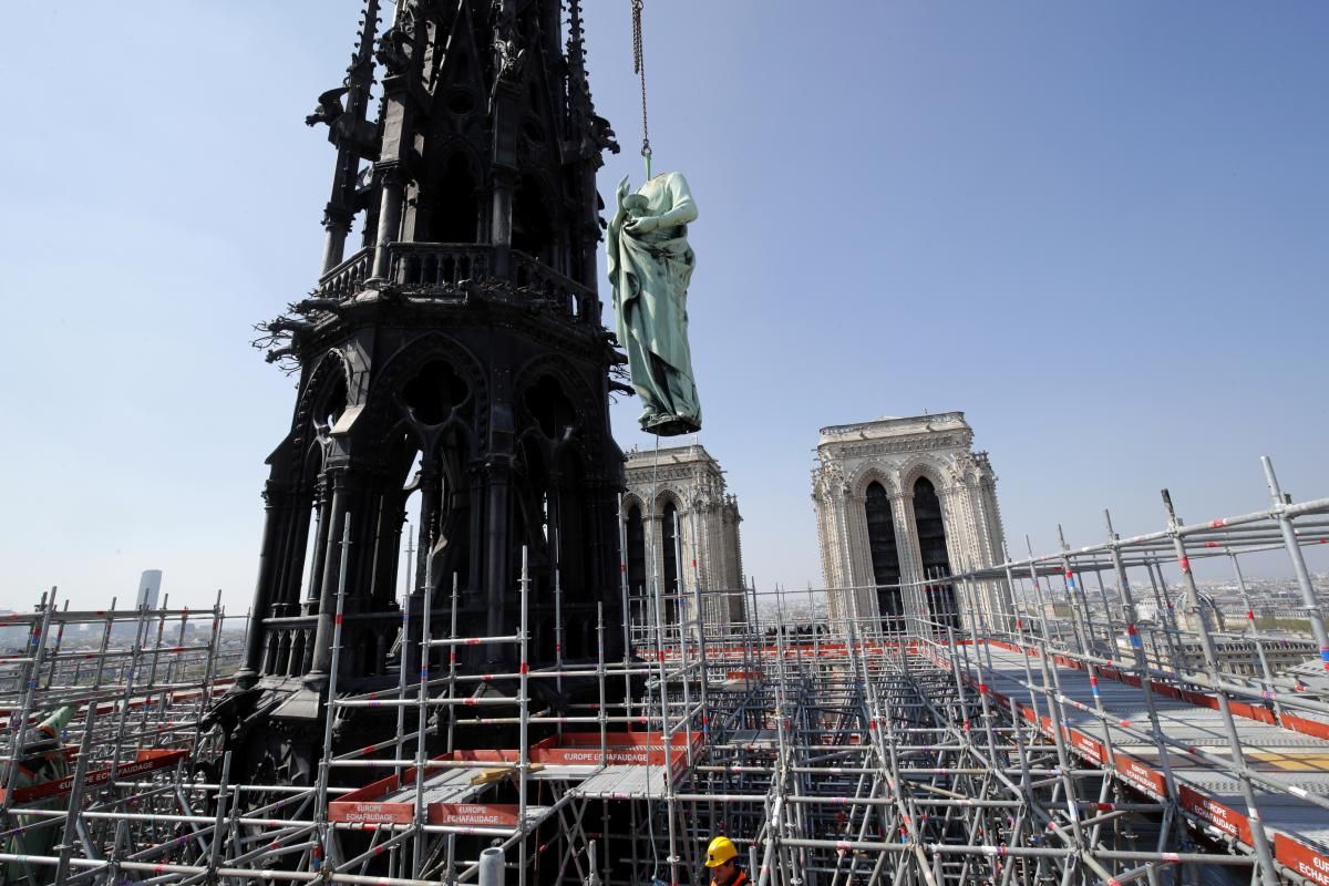 Arde la catedral de Nôtre Dame de París