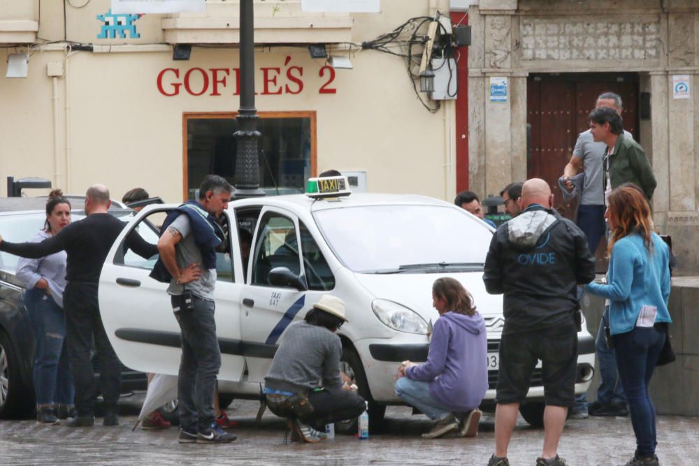 La exitosa narconovela mexicana ''La reina del sur'', de la cadena Telemundo, ha rodado unas escenas frente al Teatro Cervantes para su segunda temporada