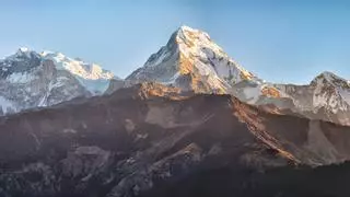 Nepal, el país donde las montañas cuentan historias entre templos, valles y caminos sagrados