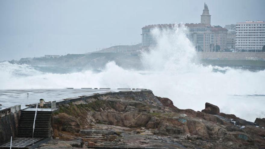 Olas de más de diez metros de altura en las islas Sisargas