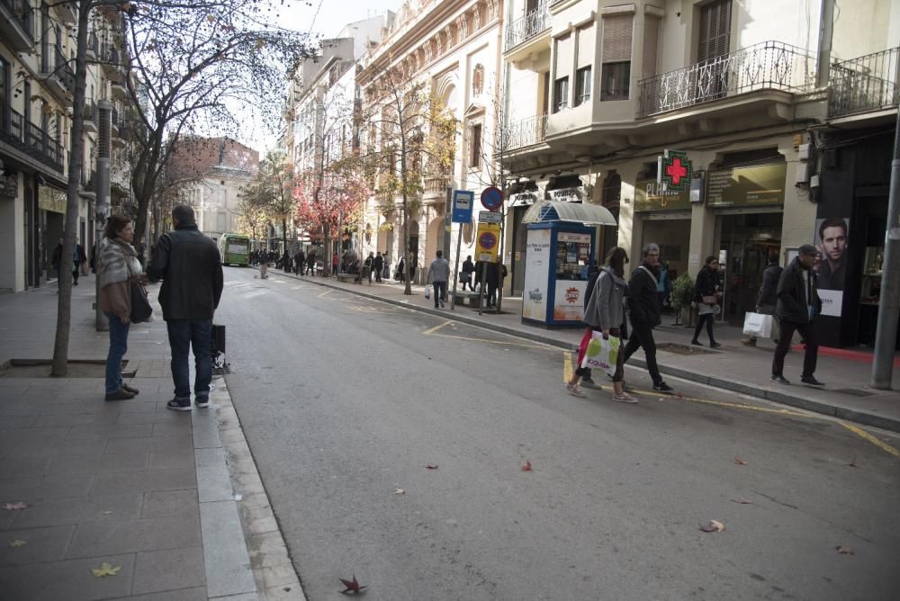 lla de vianants al carrer Guimerà