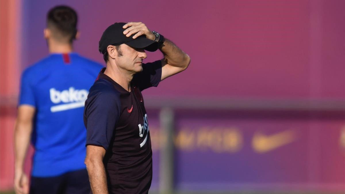 Valverde, en el último entrenamiento del Barça previo a la visita del Betis.