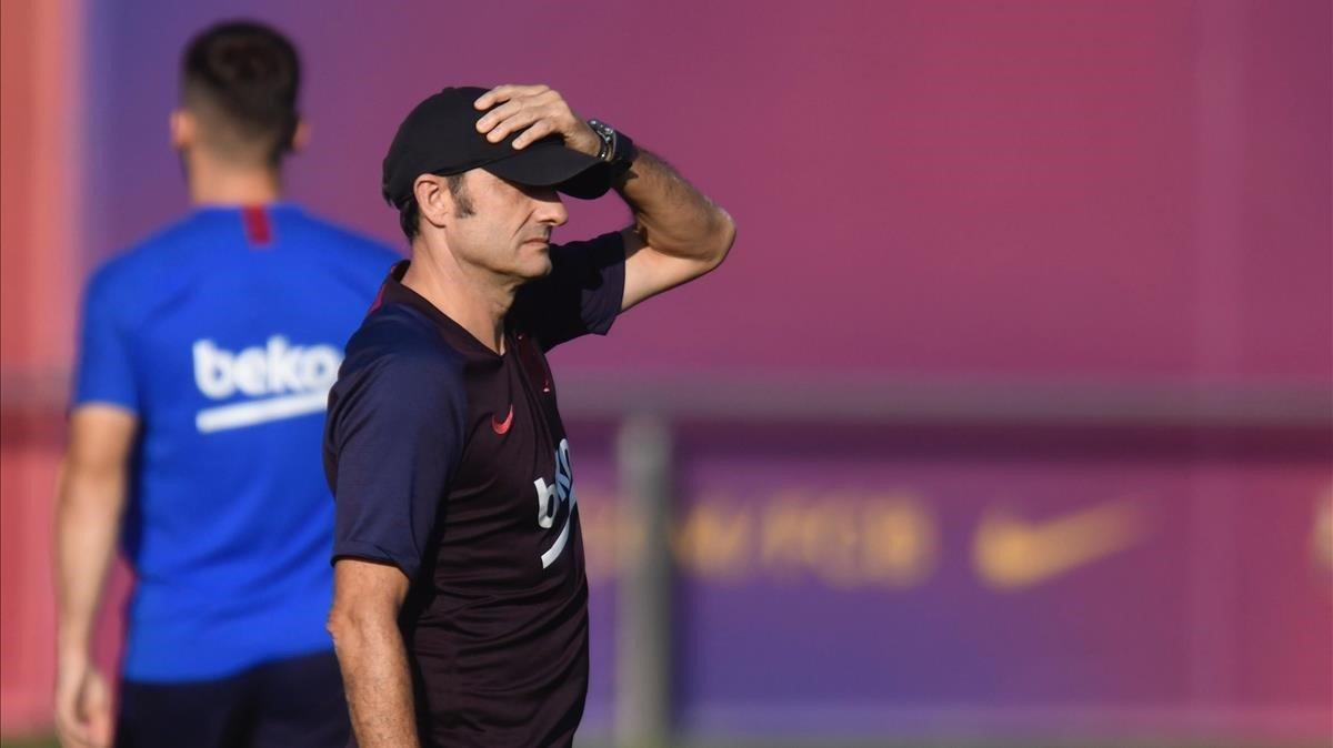 marcosl49547535 barcelona  24 08 2019 deportes ernesto valverde observa la s190824191723