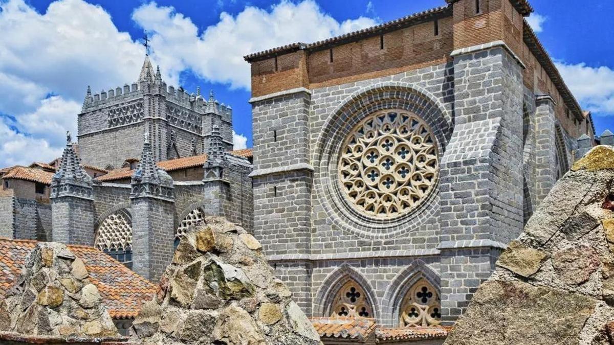 Unamuno dijo de esta ciudad que era “un diamante de piedra dorada por soles de siglos y siglos de soles”: declarada Patrimonio de la Humanidad y Conjunto Histórico-Artístico, es la más bonita de España