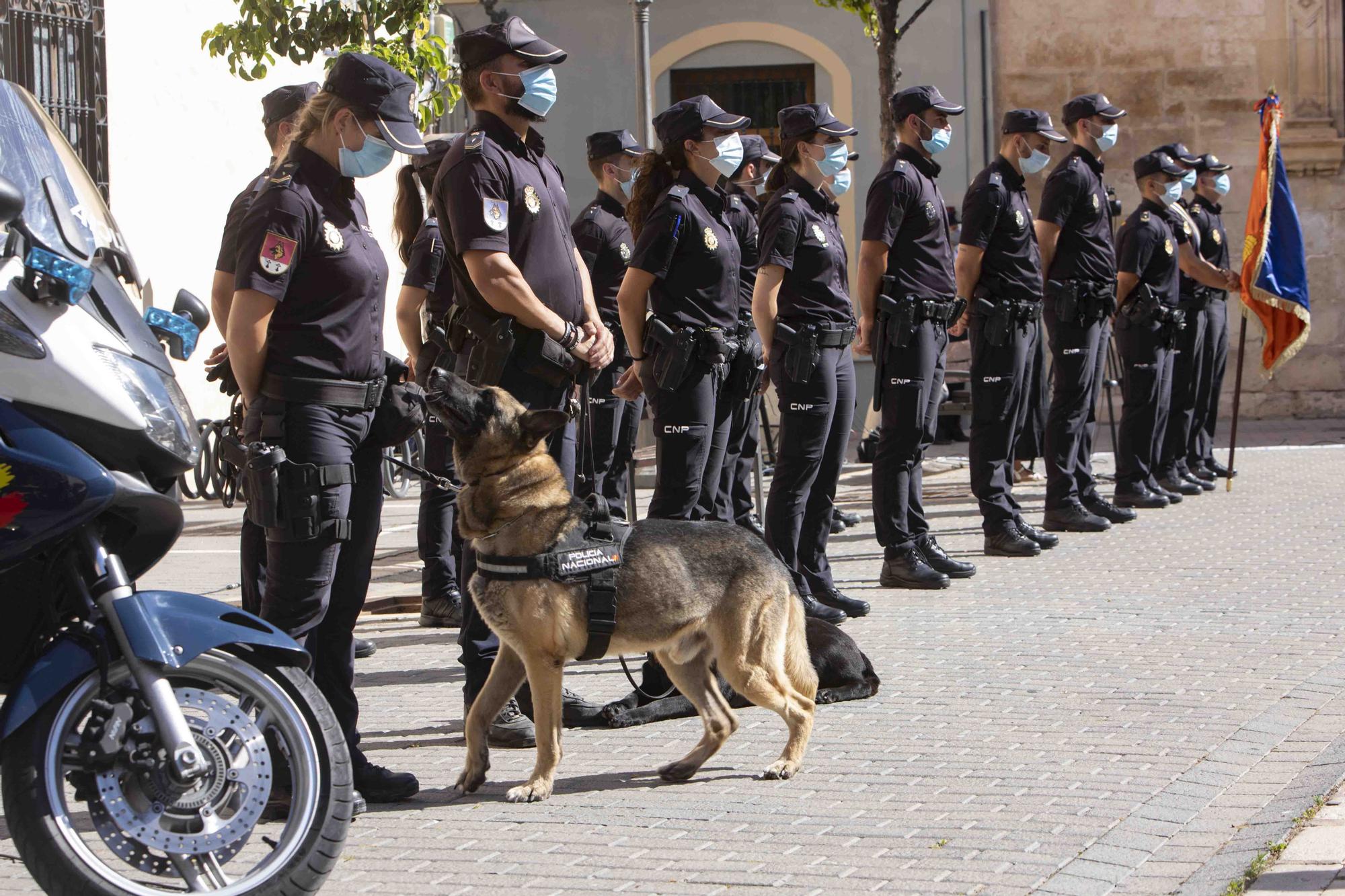 Entrega del bastón de mando al inspector jefe de la Comisaría de la Policía Nacional de Alzira - Algemesí.