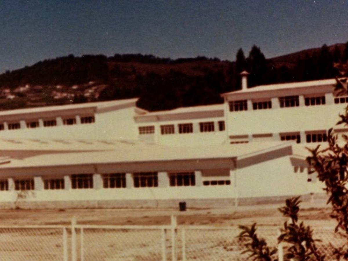 Casetas prefabricadas que se instalaron en Reibón para albergar a todo el alumnado.   | // CEDIDA POR EL COLEGIO
