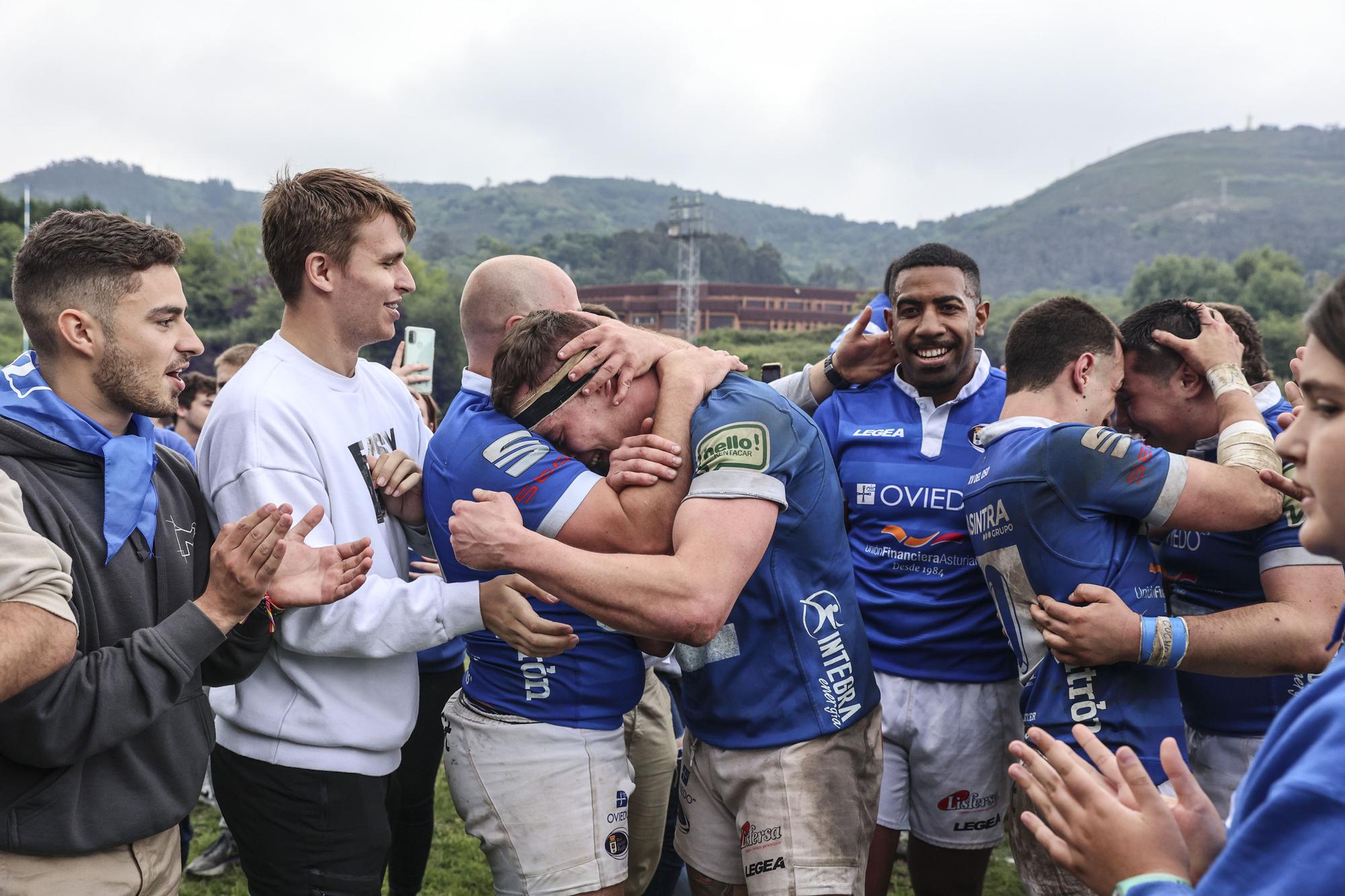 Fiesta del Real Oviedo Rugby tras ascender a División de Honor B