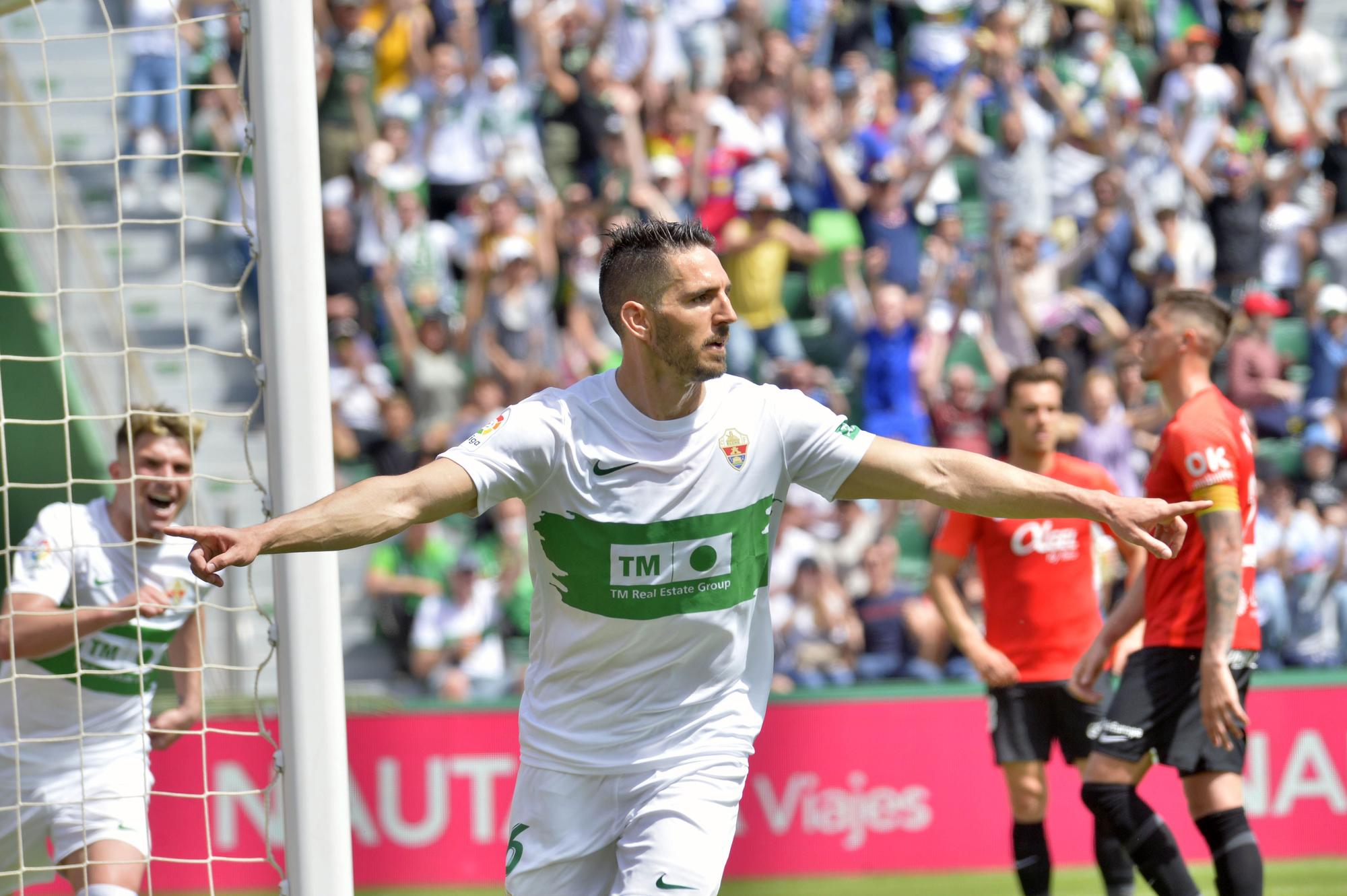 El Elche abraza la permanencia (3-0)