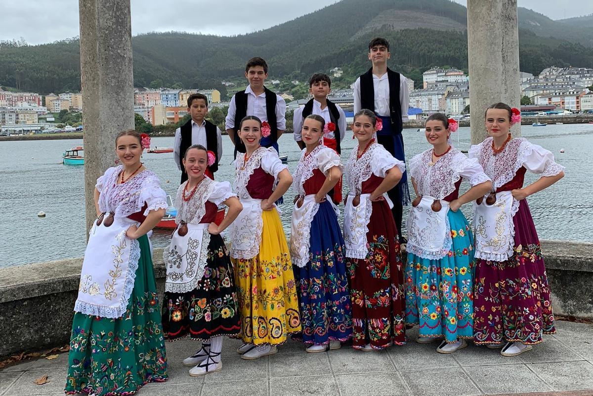 El grupo infantil de Coros y danzas de Lorca en Viveiro.