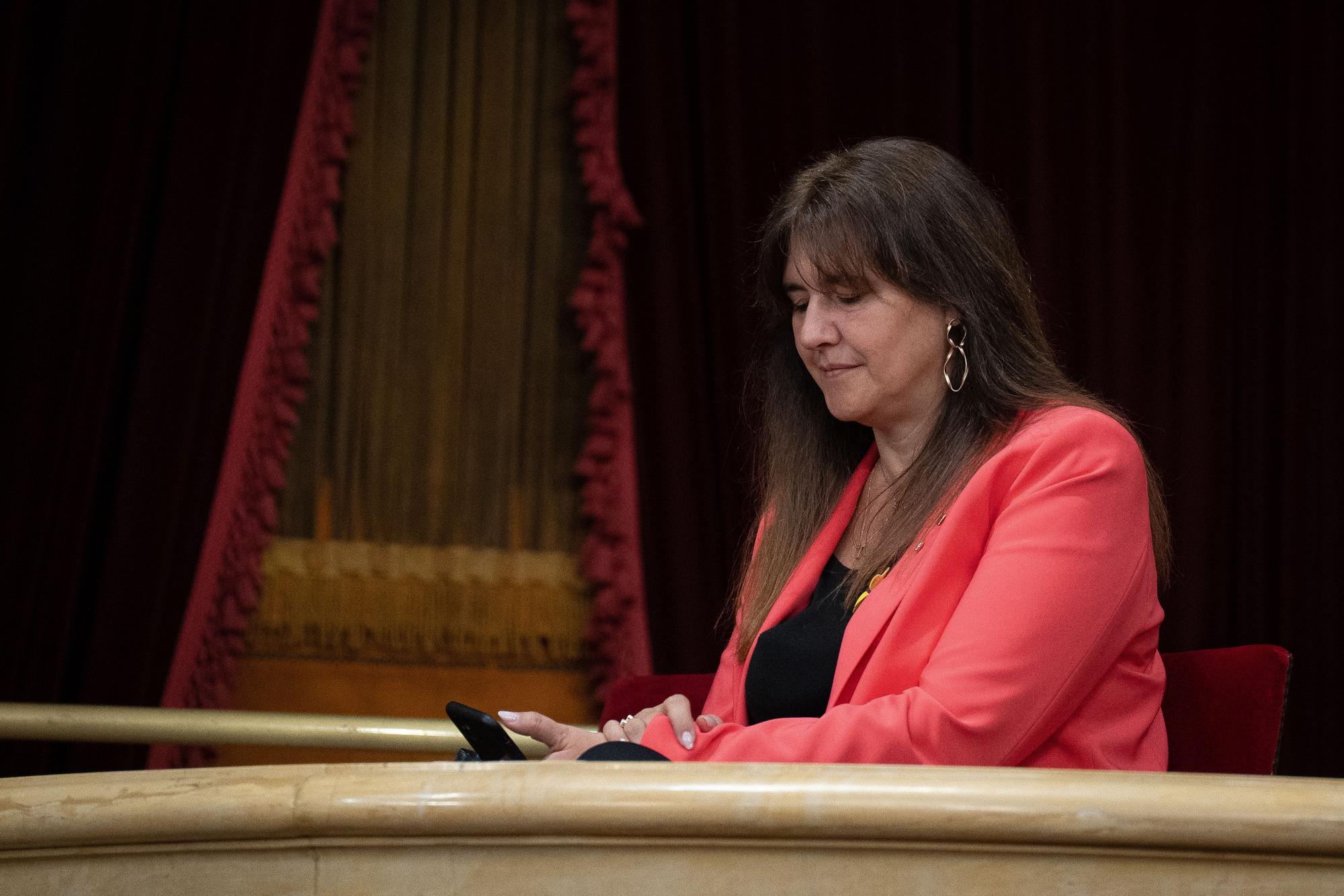 La presidenta de Junts y expresidenta del Parlament, Laura Borràs, durante una sesión plenaria en el Parlament, a 19 de abril de 2023, en Barcelona, Catalunya (España).
