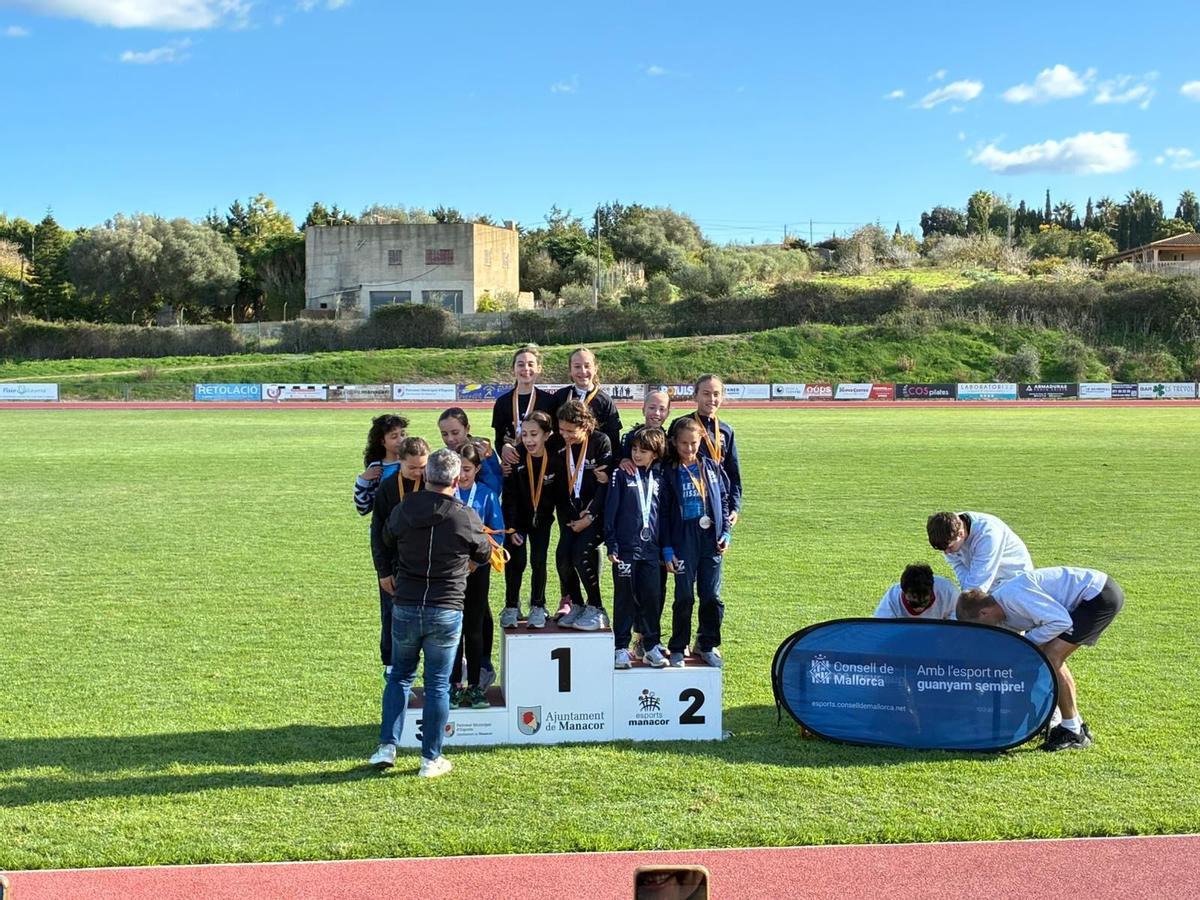 Uno de los podios femeninos en el Campeonato de Mallorca sub-12