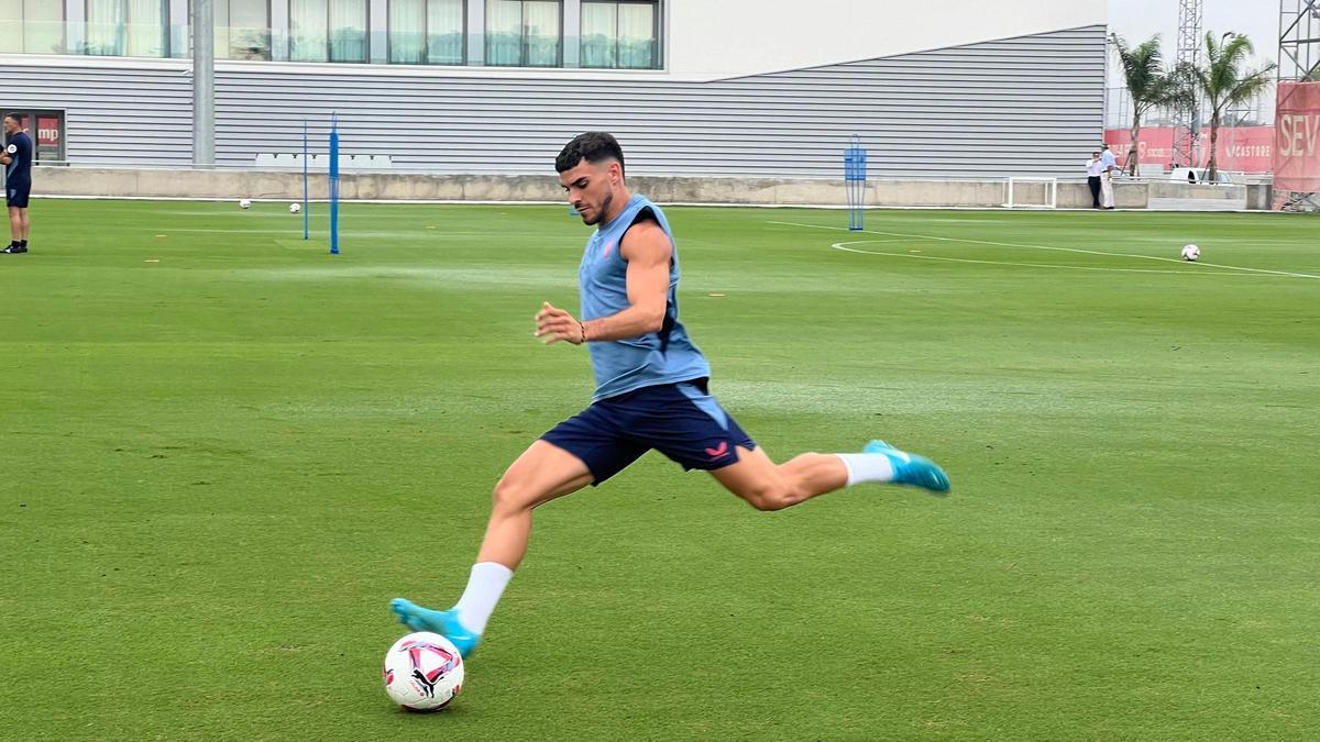 Isaac Romero en el último entrenamiento antes de recibir al Villarreal