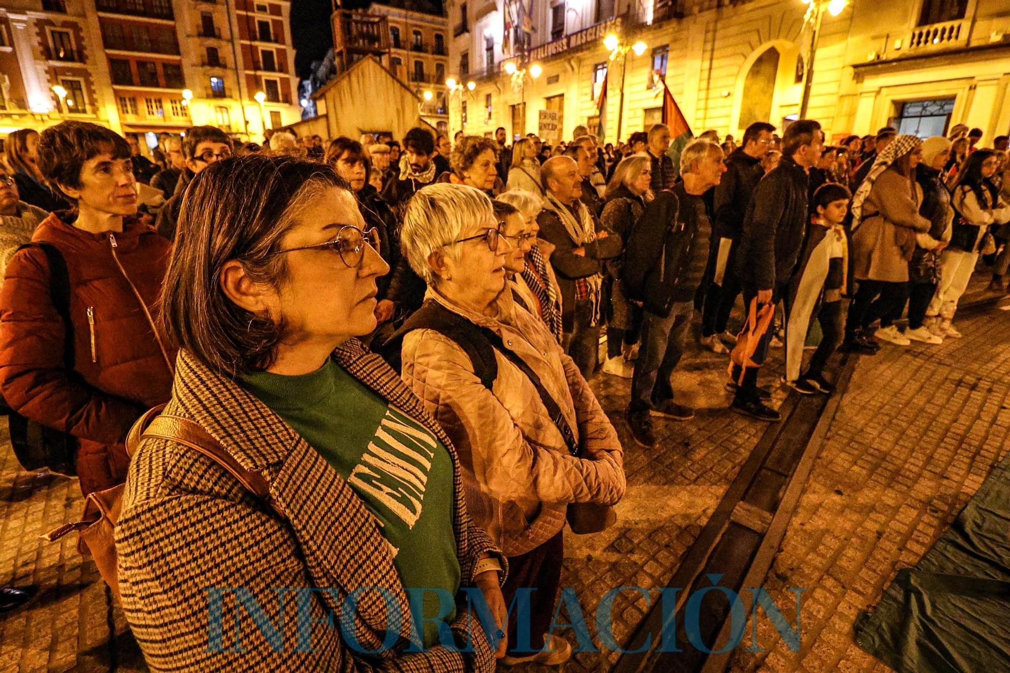 Más de 300 personas se manifiestan en Alcoy contra la guerra y apoyando al pueblo palestino