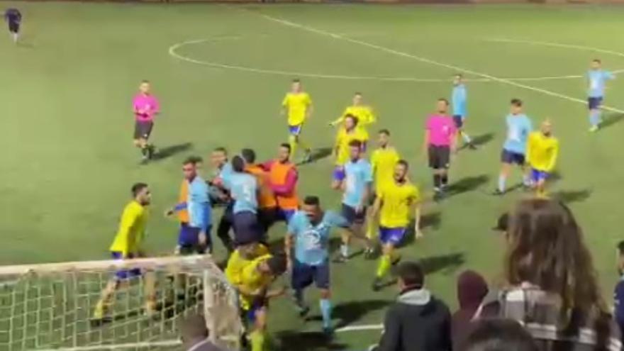 Pelea en un partido de fútbol en Gran Canaria