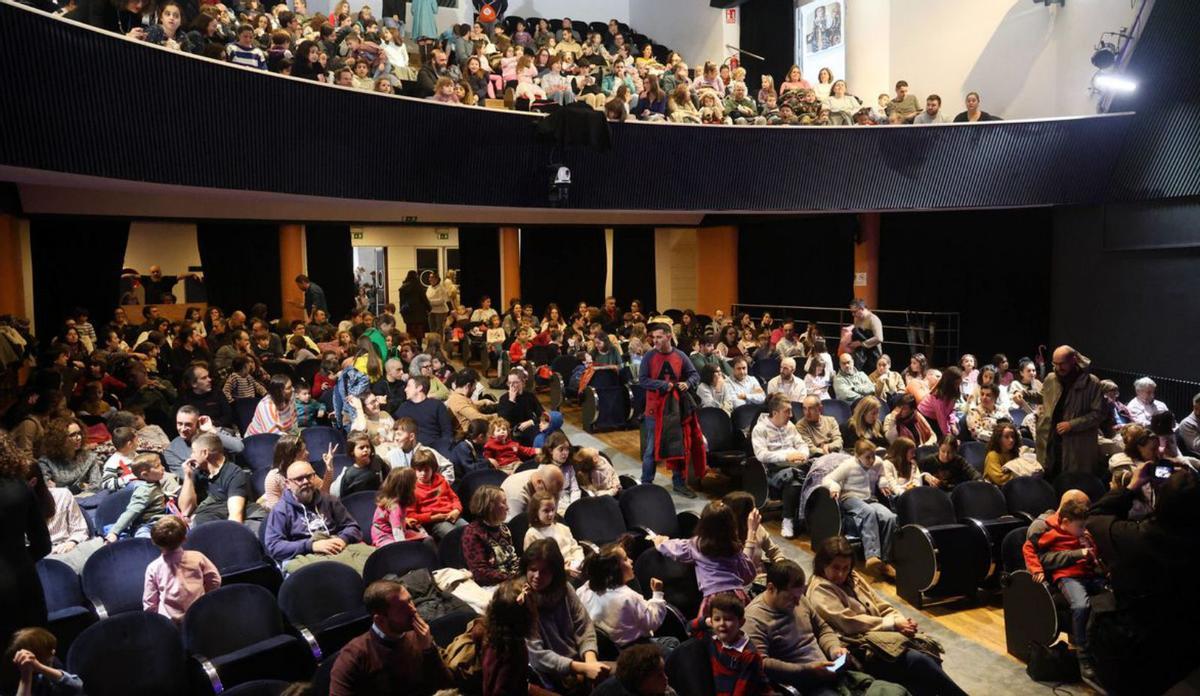 Asistentes, ayer, a Domingos
do Principal. | G. Santos