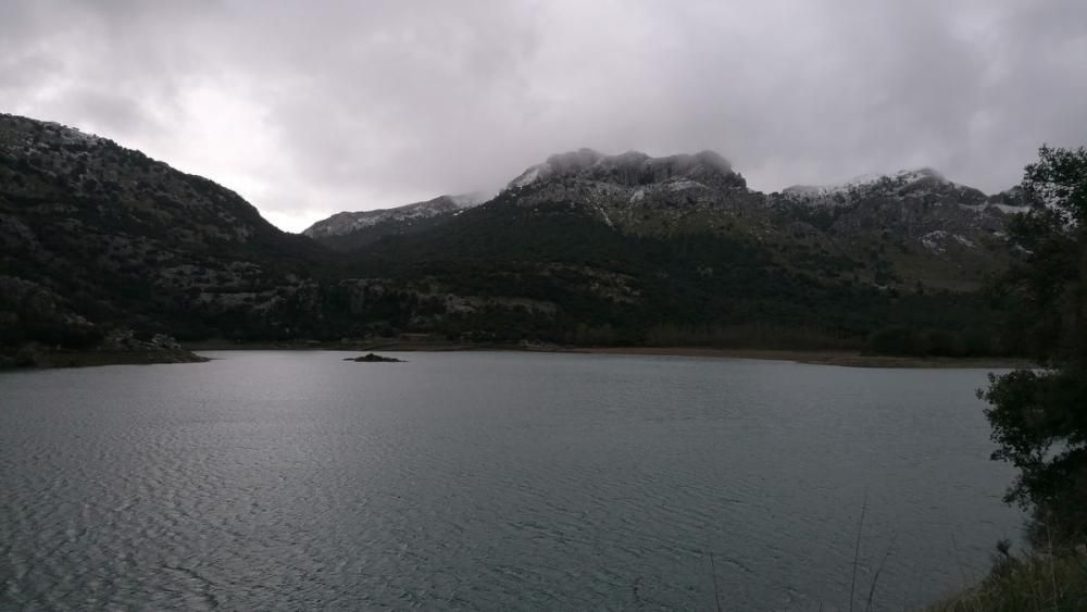 Schneefall auf Mallorca - Verkehrschaos in den Bergen