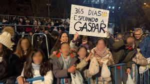 El público expectante ante la llegada de sus Majestades de Oriente
