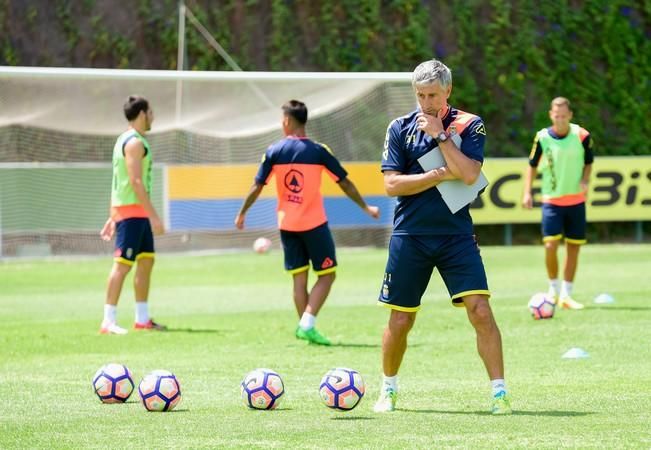 Entrenamiento de la UD Las Palmas en Barranco ...