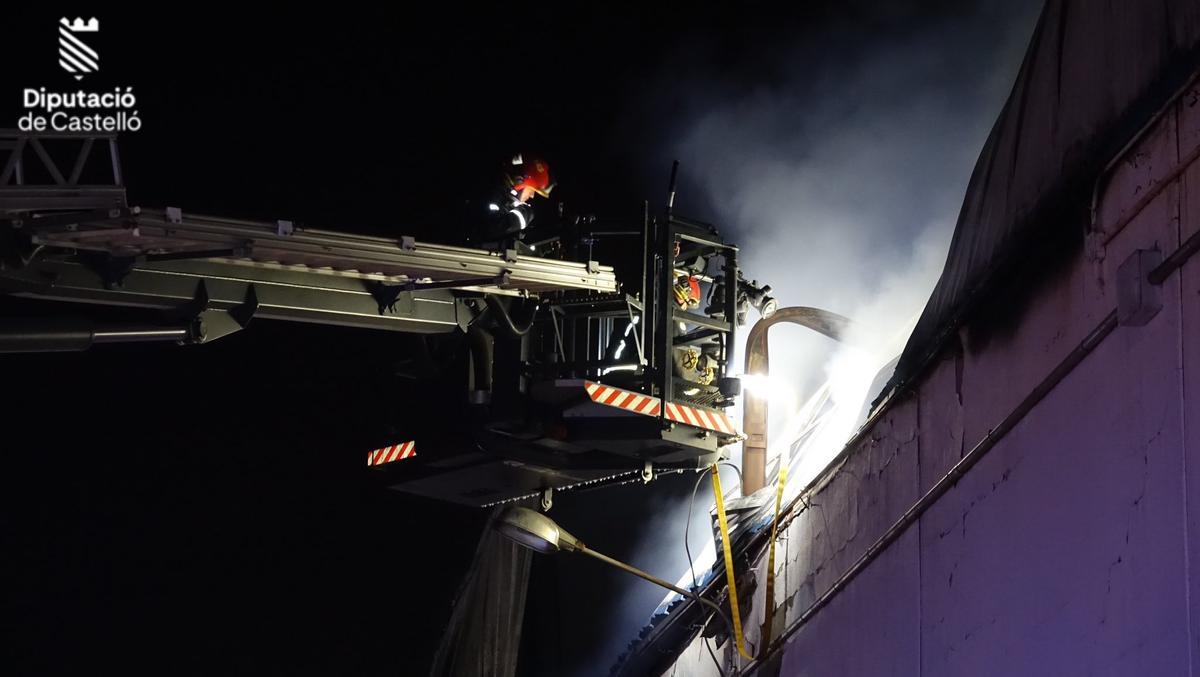 Galería de imágenes: Incendio en la Ciudad del Transporte de Castelló
