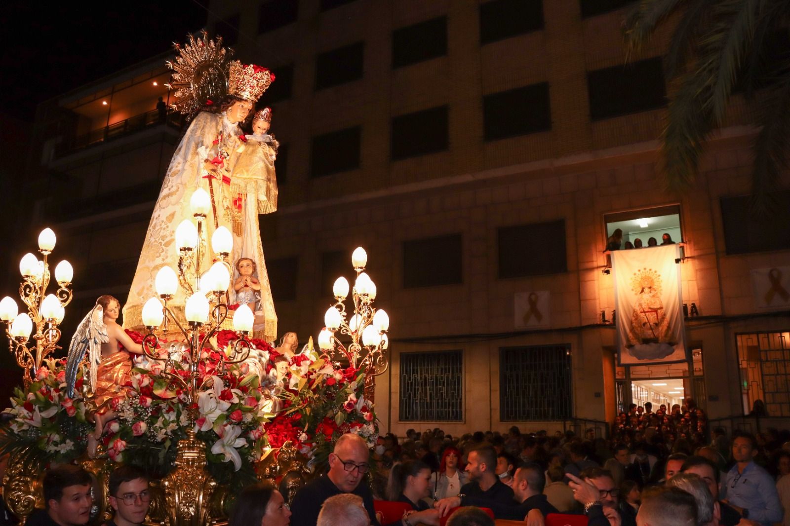 La imagen de la Virgen de los Desamparados retorna a la parroquia de San Luís Beltrán.
