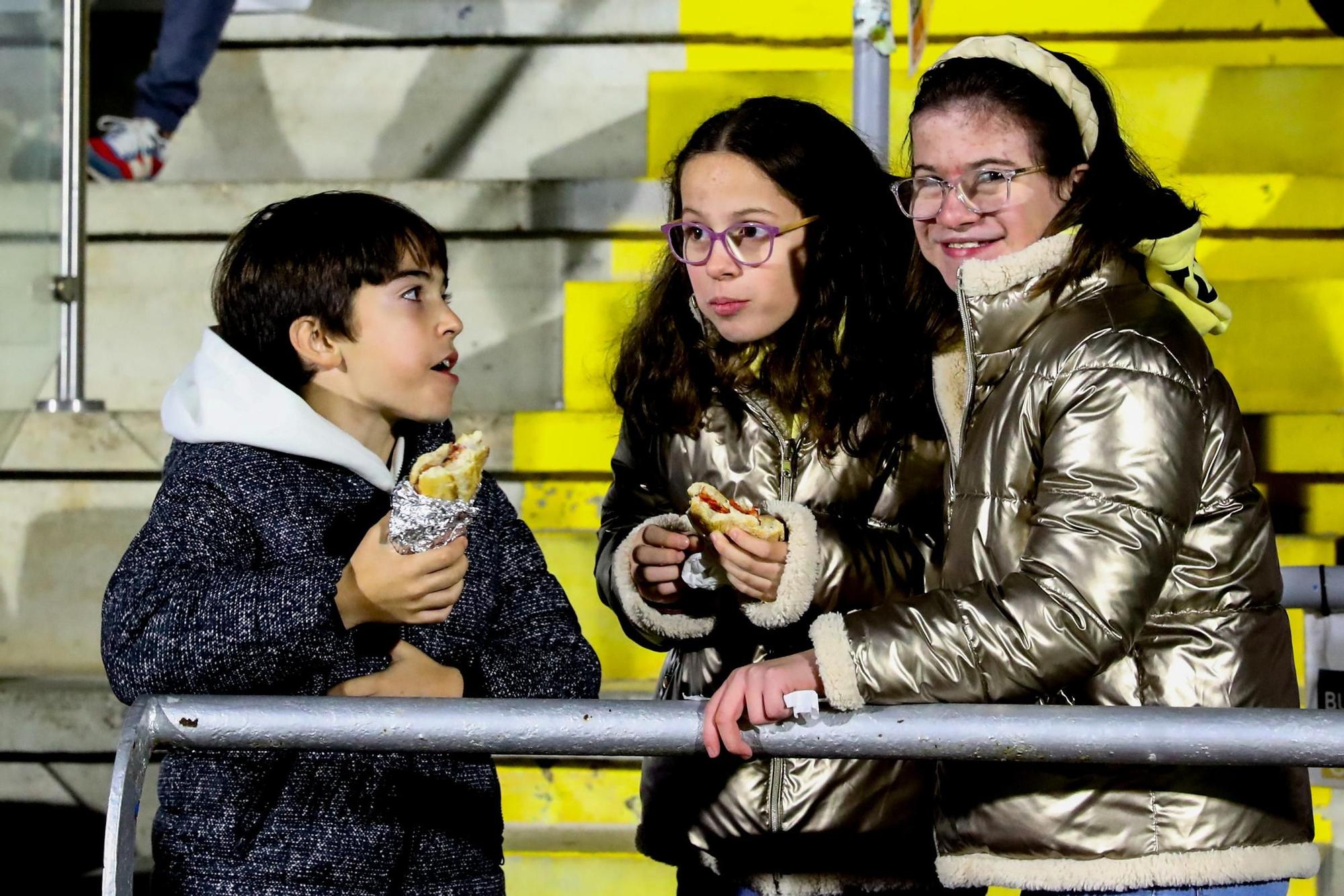 Las imágenes de una noche para la historia del Arosa con el Valencia como rival