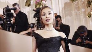 La catifa vermella es vesteix de negre