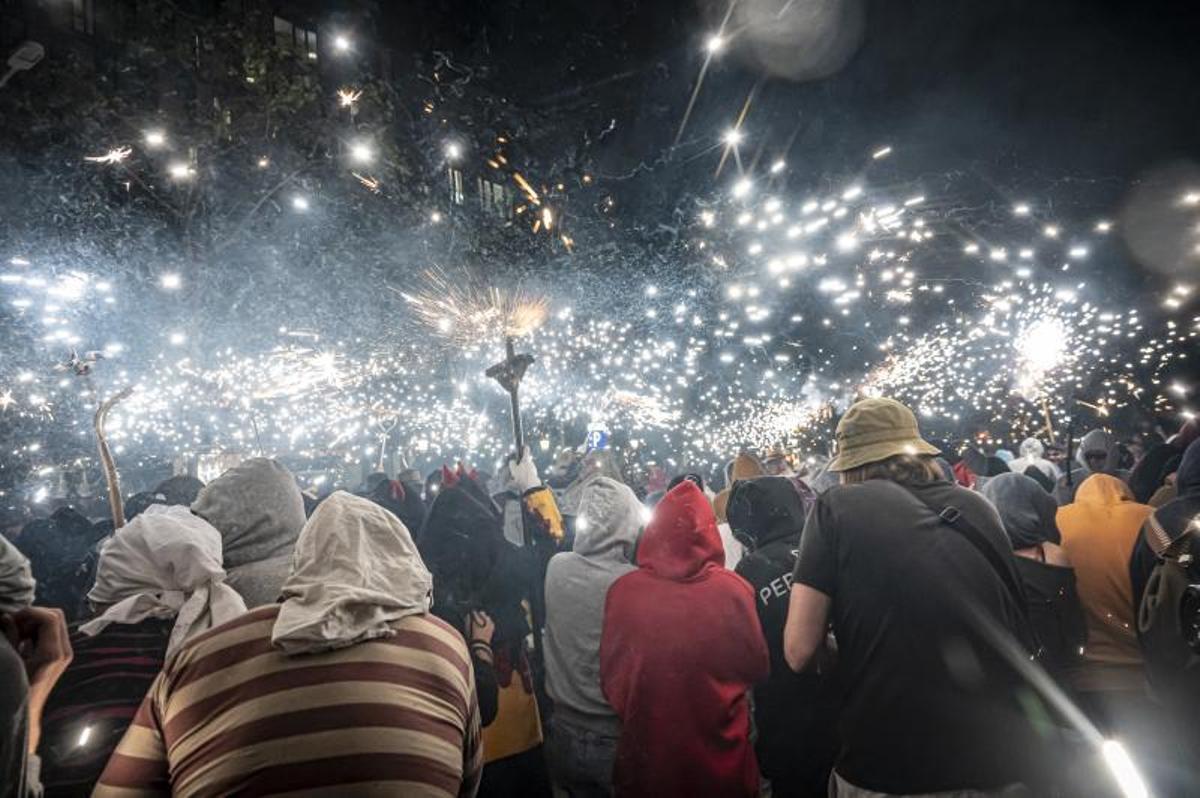 Buscate en las fotos del Correfoc de la Mercè 2023