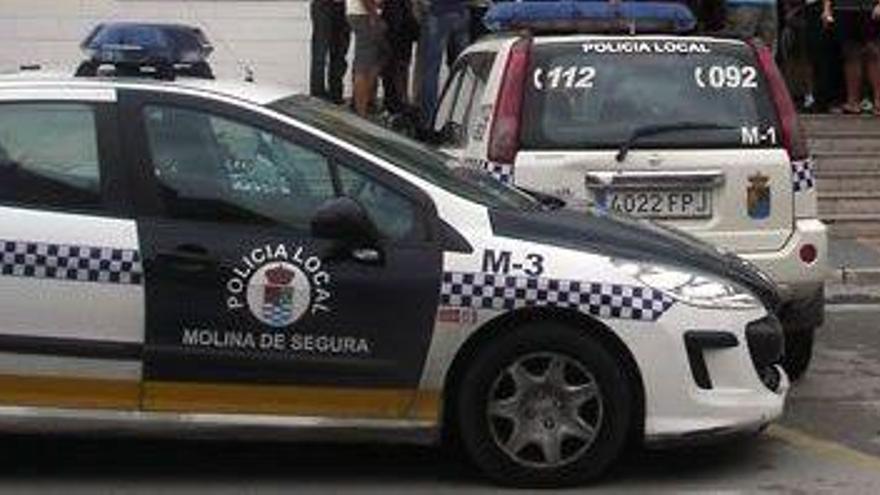 Coches de la Policía Local, en una foto de archivo.