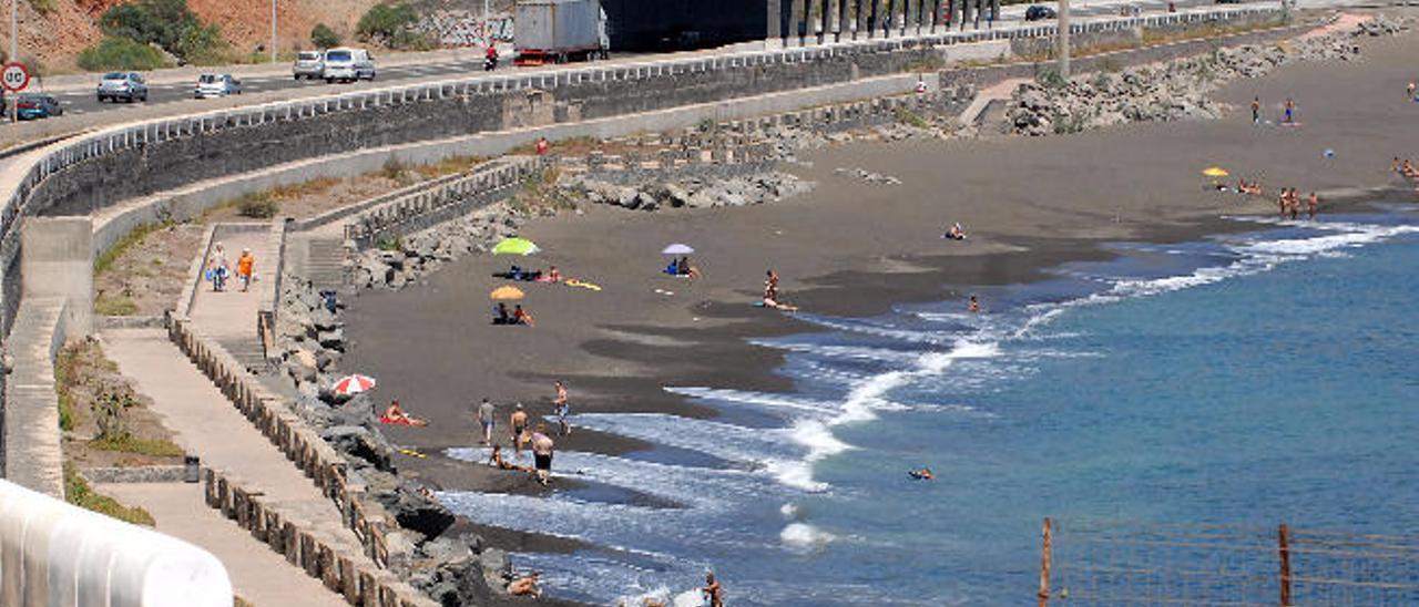 El segundo túnel de La Laja permite un paseo marítimo y una zona comercial