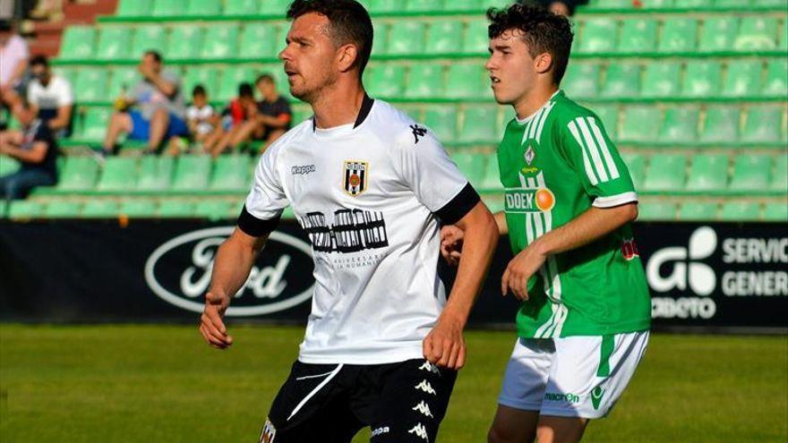 Miguel Espinar, experiencia y gol para el Ciudad de Lucena
