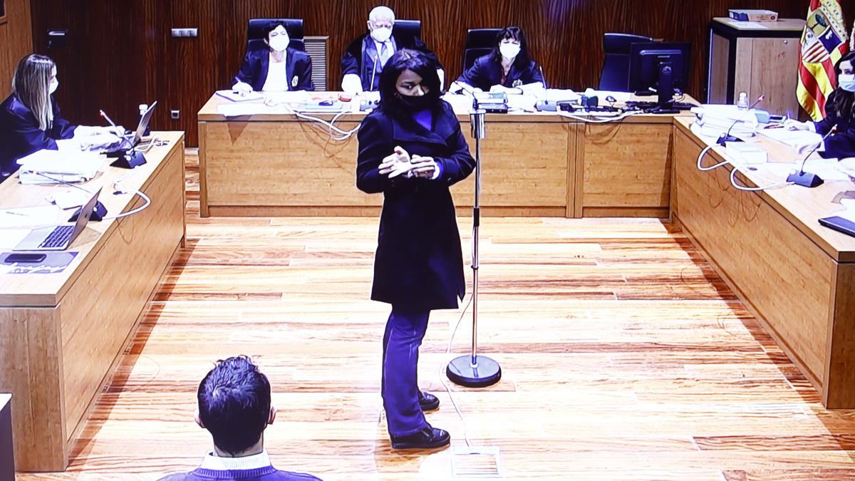 Dulce Candy, cuya verdadera identidad es Hendangelin Candy Arrieta, durante el juicio en la Audiencia de Zaragoza.