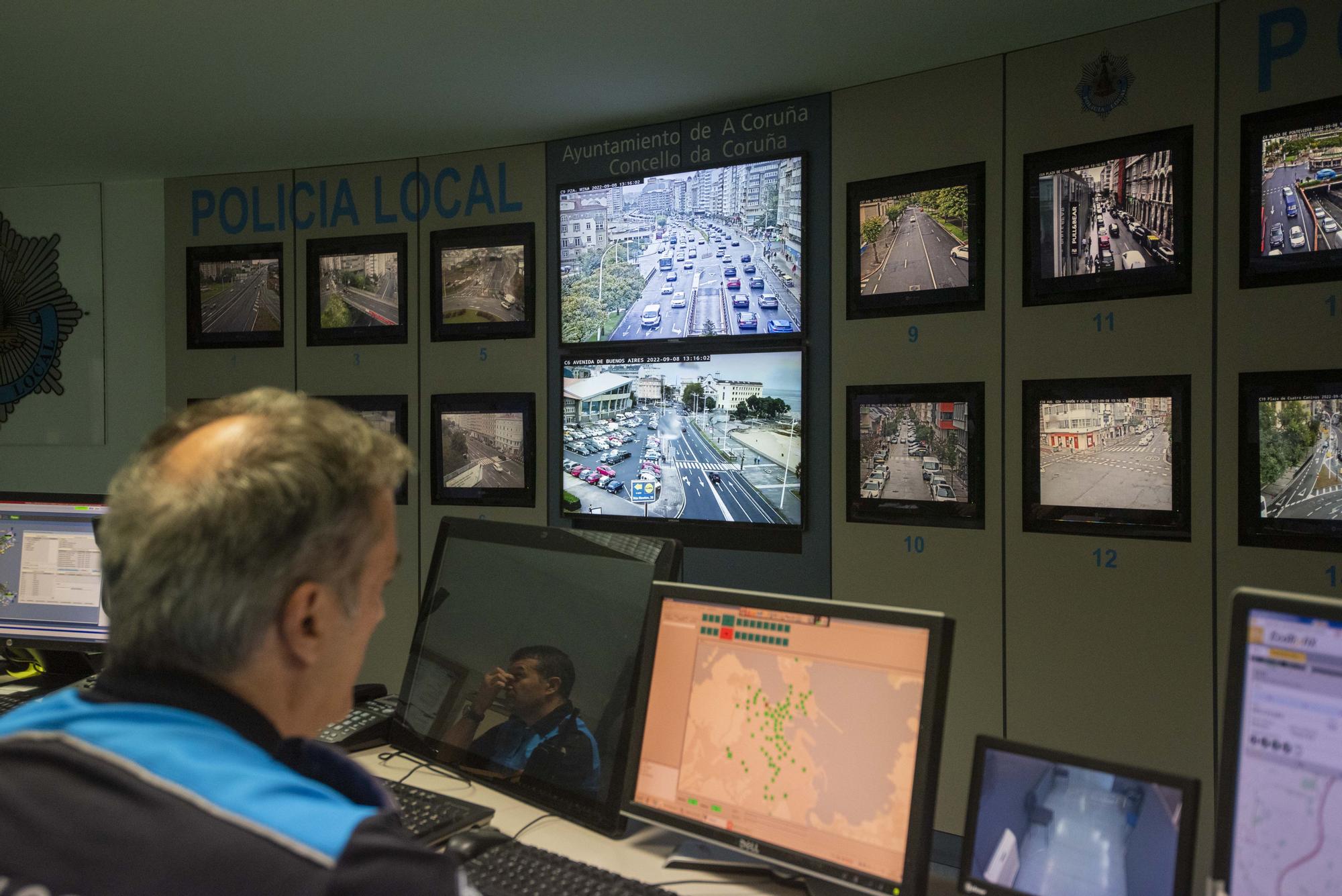 Los vigilantes de la vuelta al cole en A Coruña