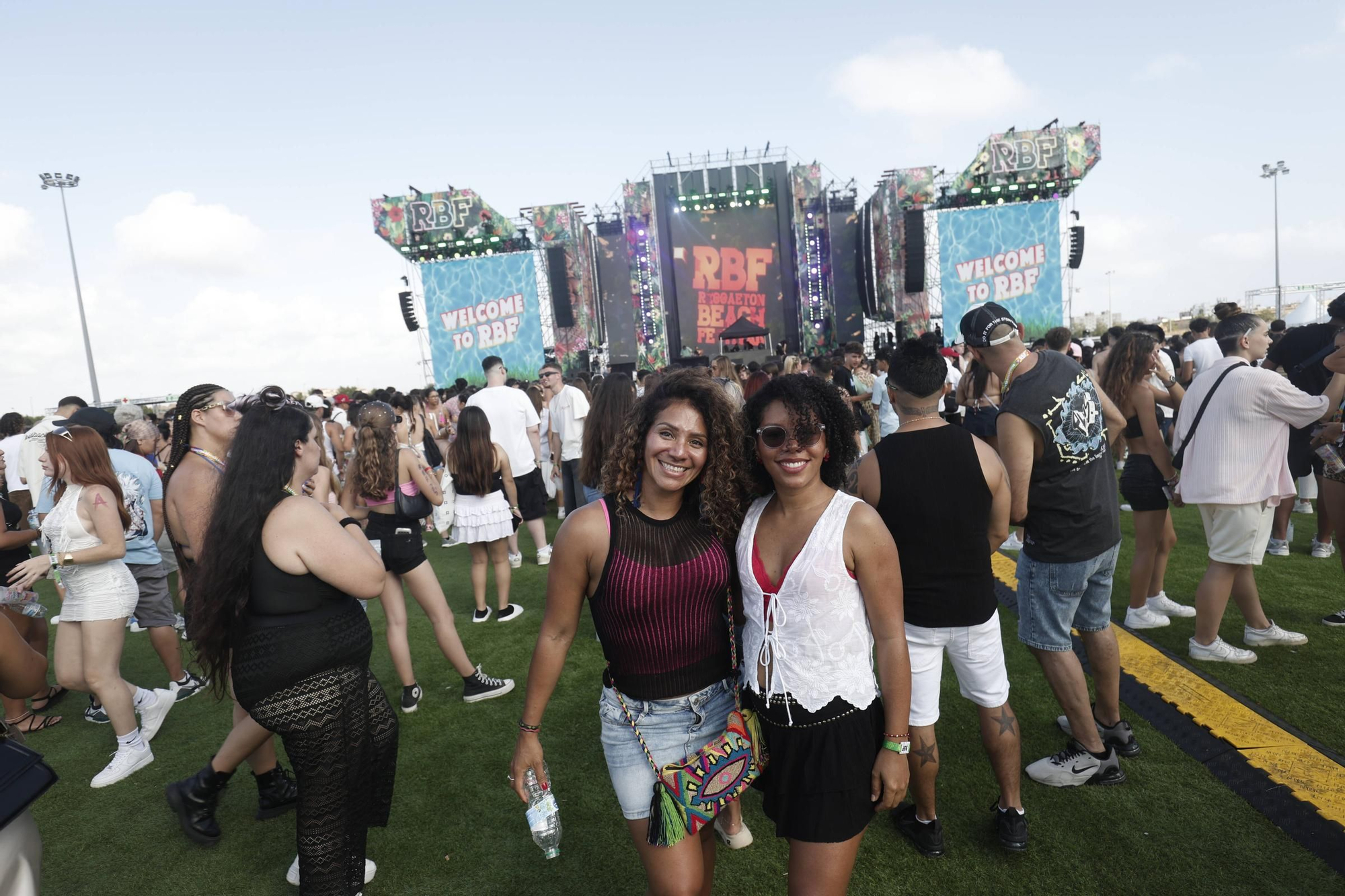 Las imágenes del primer día del Reggaeton Beach Festival 2025