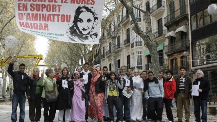 Los participantes en el ayuno solidario de doce horas se reunieron ayer en el Born.