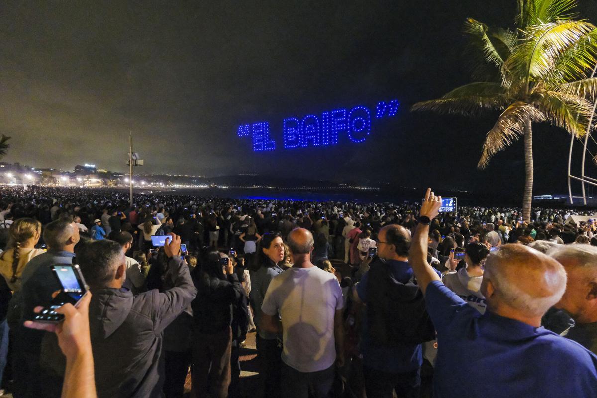 Espectáculo de drones en Las Canteras para anunciar el nuevo disco de Quevedo, 'El Baifo'