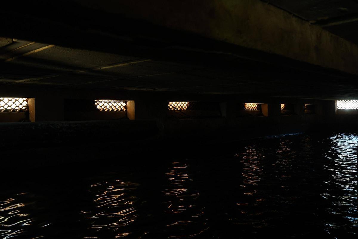 Interior del depósito de agua del pozo de Can Musson