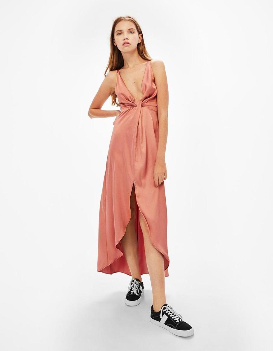 Vestido de satén (Precio: 29,99 euros)