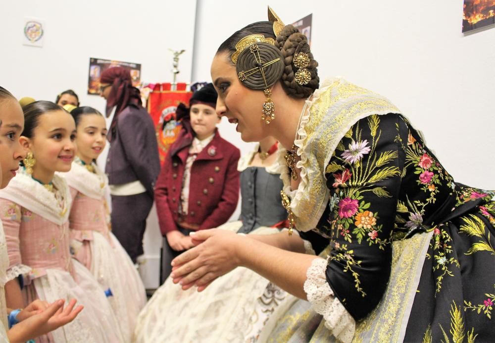 La sociedad fallera del Marítim se reúne en la fiesta de los bocetos