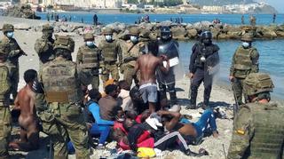La tensión continúa en Ceuta pese a que Marruecos vuelve a cerrar el paso a los migrantes