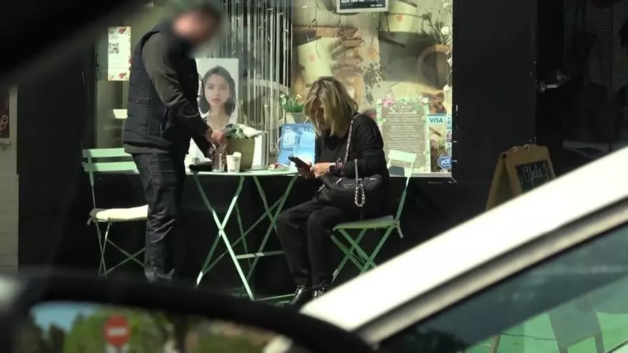Terelu Campos aviva la polémica tras las críticas por ser diva: ¡Su chófer le abre la lata de refresco!