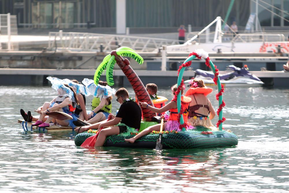 Regata de barcos locos en La Marina de València