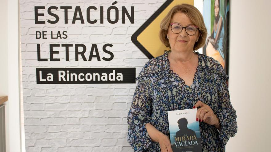 Paqui Bernal, autora de ‘La mirada vaciada’ en La Estación de las Letras de La Rinconada (Foto: Francisco J. Domínguez)