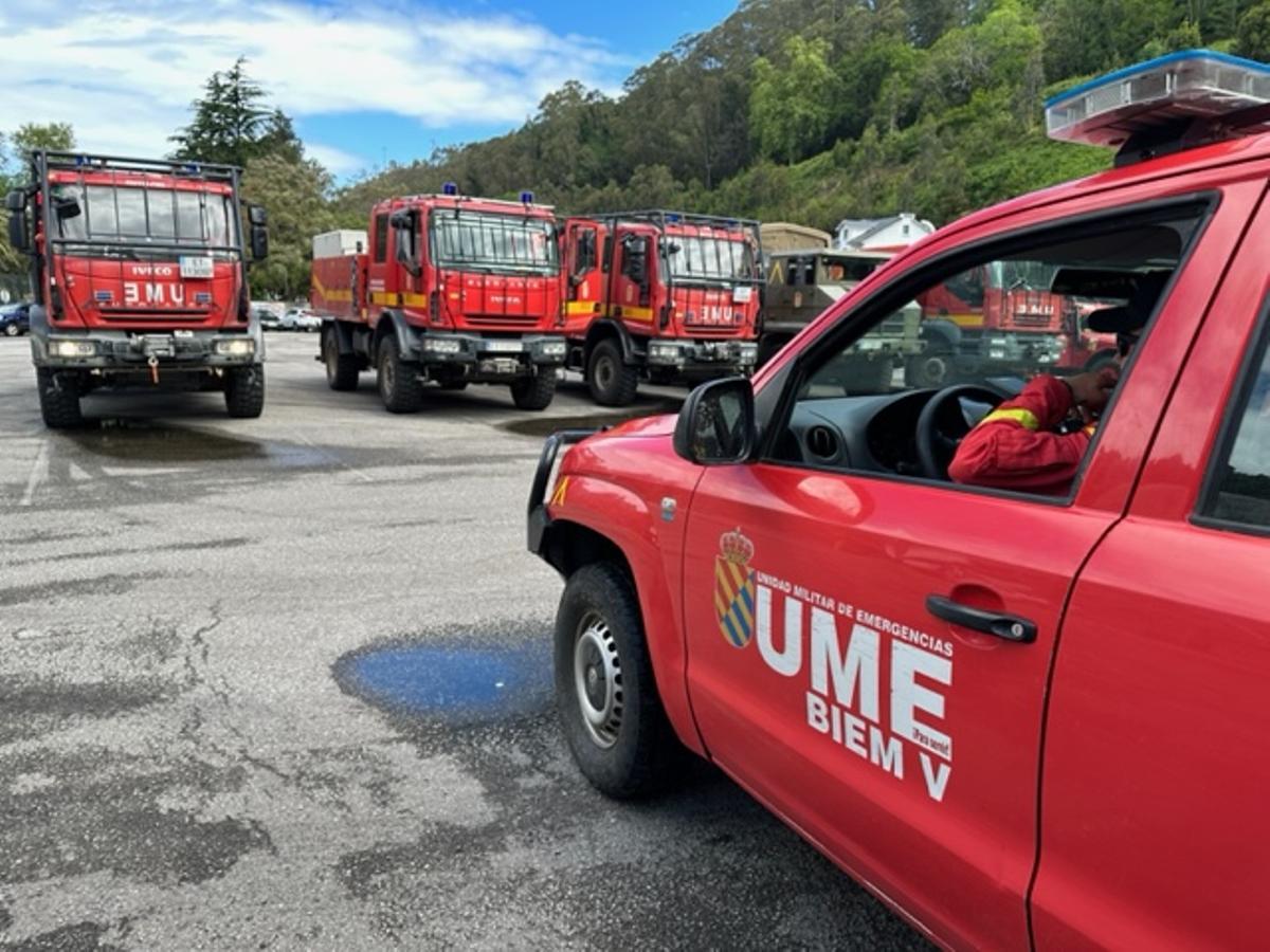 En imágenes: la llegada de la Unidad Millitar de Emergencias (UME) al polideportivo de Luarca