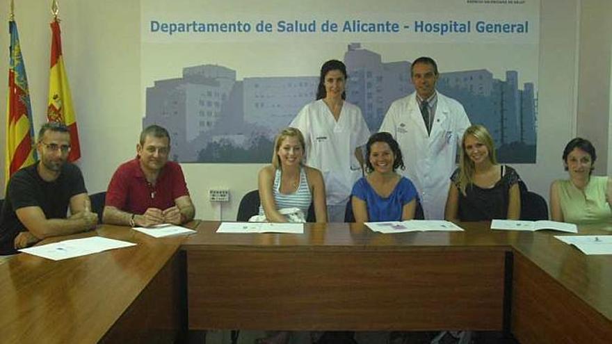 Estudiantes de EE UU de visita en el hospital