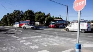 Los vecinos de las pedanías exigen que los taxis a demanda les lleven a los centros de salud y los colegios